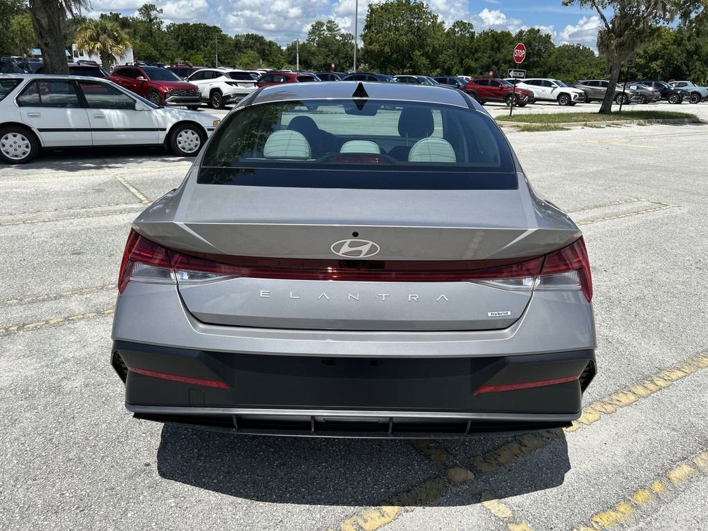 New 2025 Hyundai Elantra Limited image 12