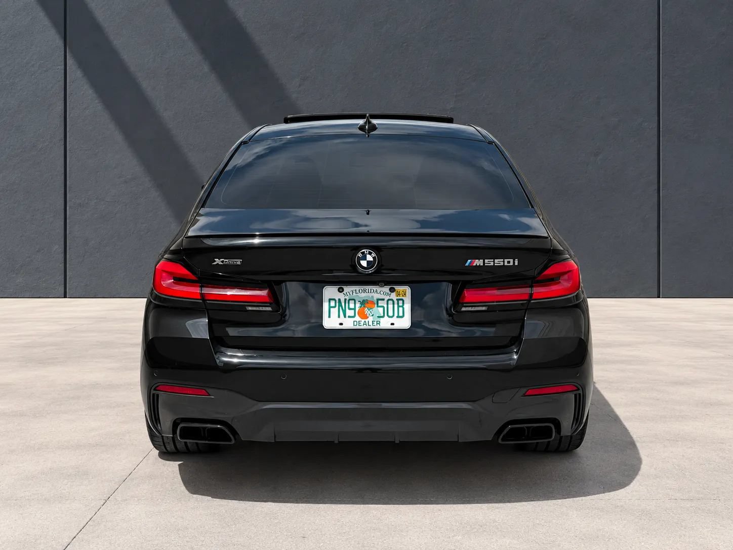 Used 2022 BMW M550i xDrive AWD/4WD image 4