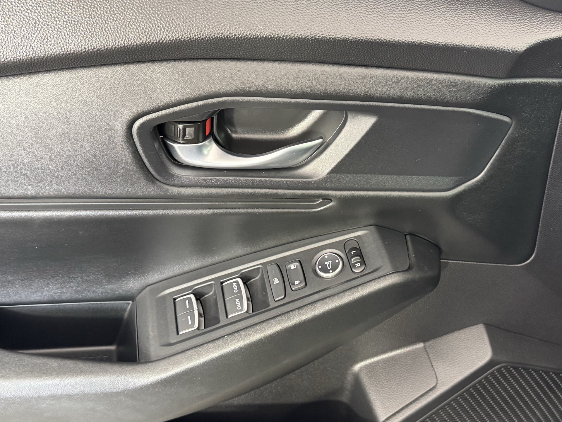 Used 2025 Honda Accord SE image 12