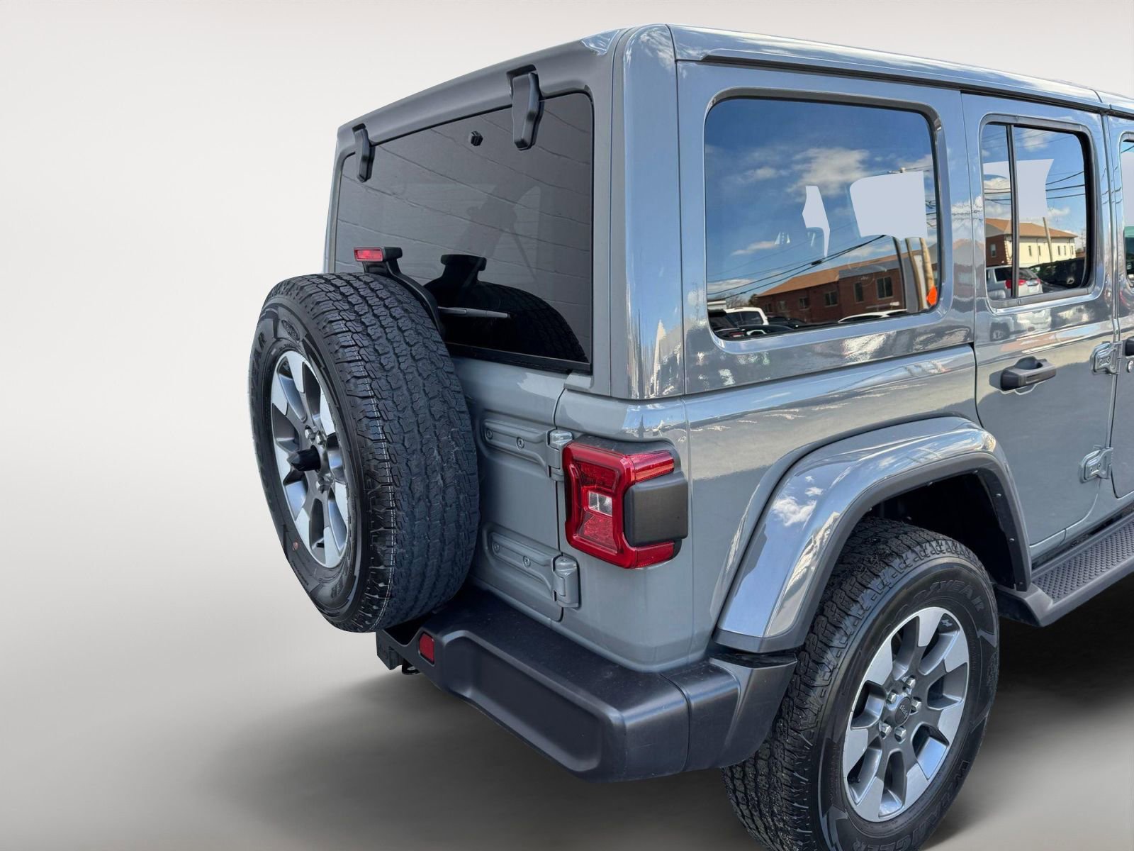 Used 2022 Jeep Wrangler Unlimited Sahara w/ Dual Top Group AWD/4WD image 8