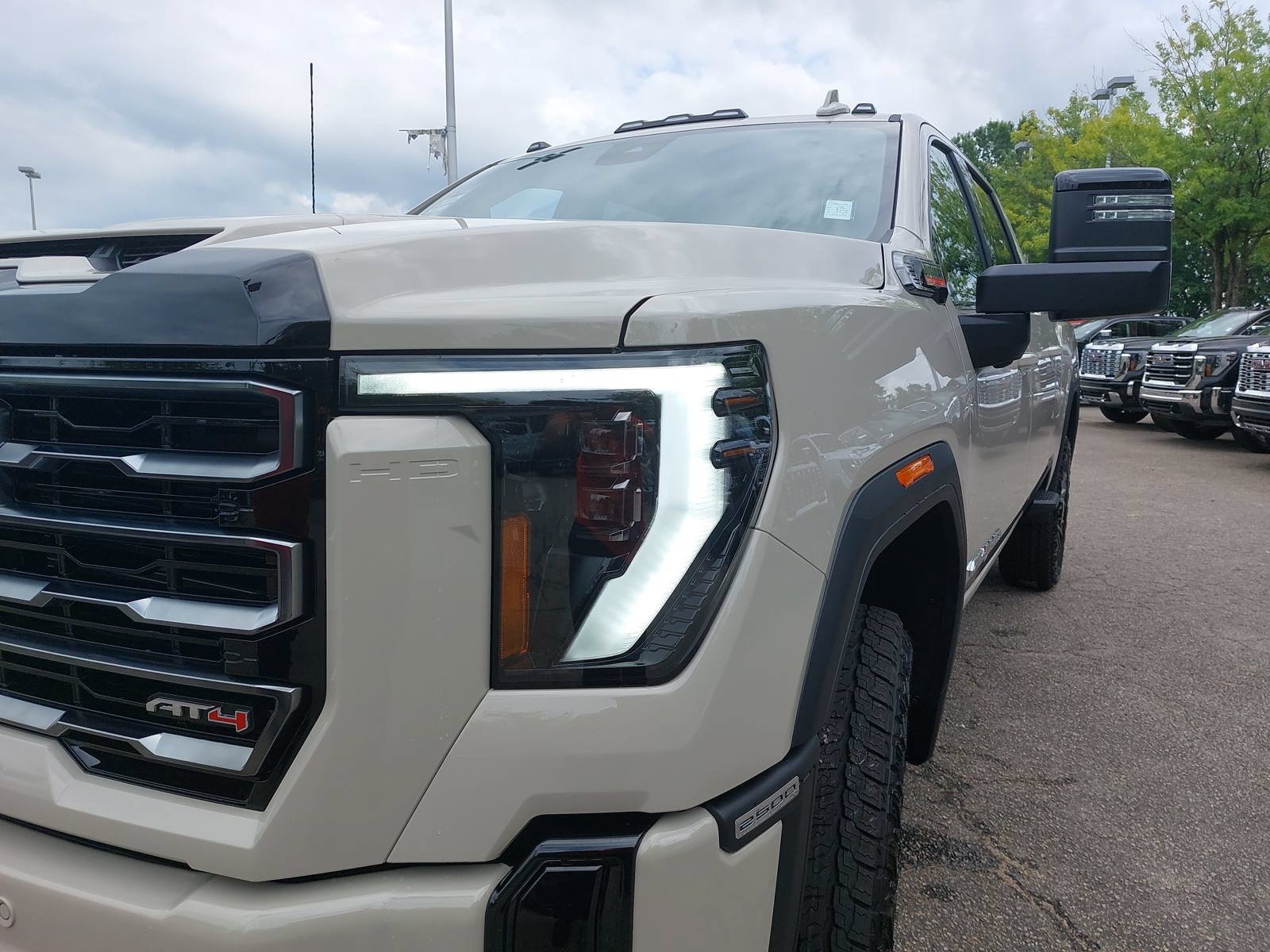 New 2026 GMC Sierra 2500 AT4 w/ AT4 Premium Plus Package AWD/4WD image 32
