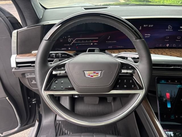 Certified 2025 Cadillac Escalade ESV Sport Platinum AWD/4WD image 36