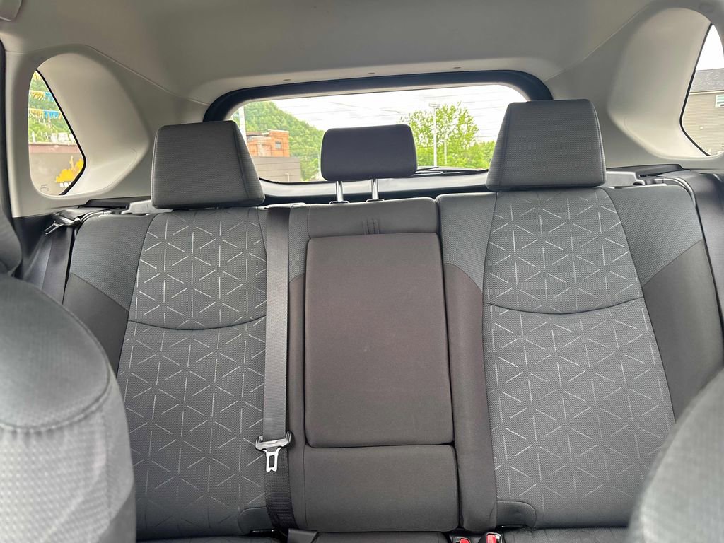Used 2025 Toyota RAV4 XLE AWD/4WD image 20