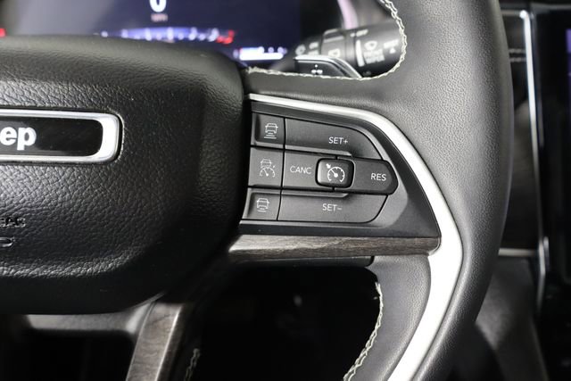 Used 2023 Jeep Grand Cherokee L Limited AWD/4WD image 10