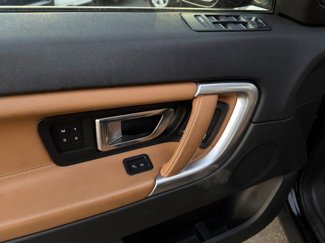 Used 2018 Land Rover Discovery Sport HSE Luxury image 11