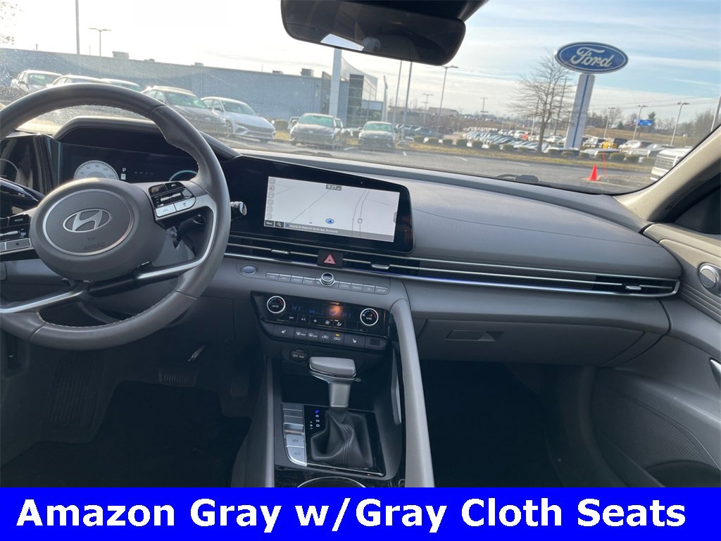 Used 2024 Hyundai Elantra SEL w/ Convenience Package image 9