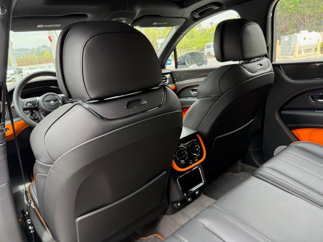 Used 2025 Bentley Bentayga AWD/4WD image 12