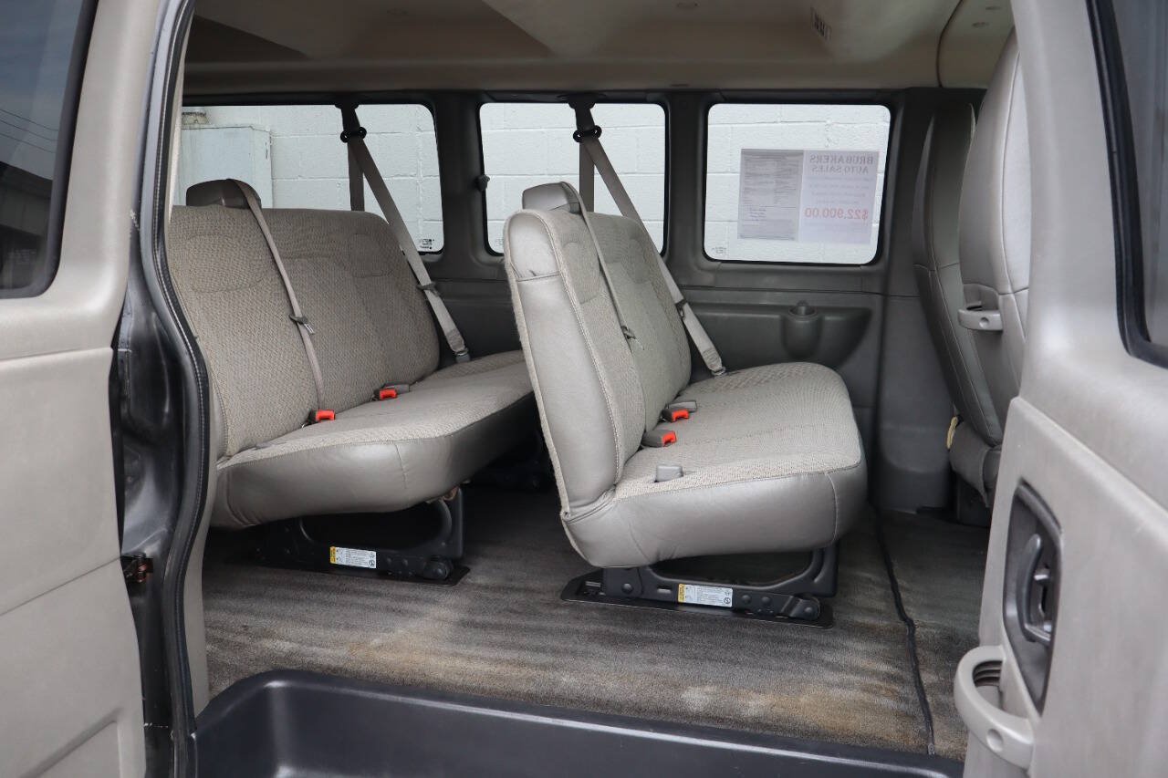 Used 2016 Chevrolet Express 3500 LT w/ LT Preferred Equipment Group RWD image 5