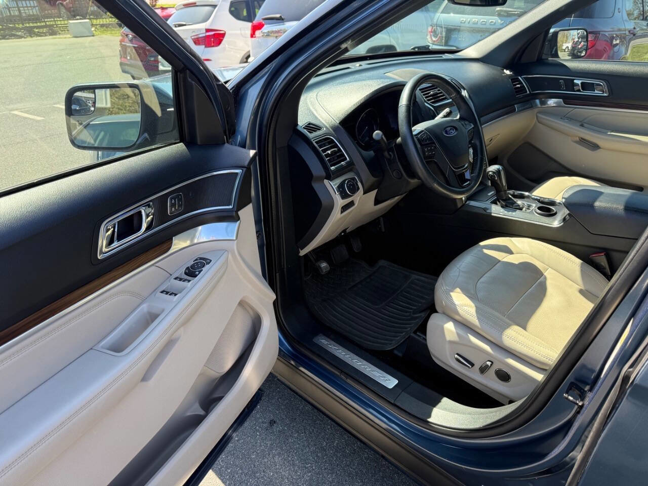 Used 2018 Ford Explorer Limited FWD image 7
