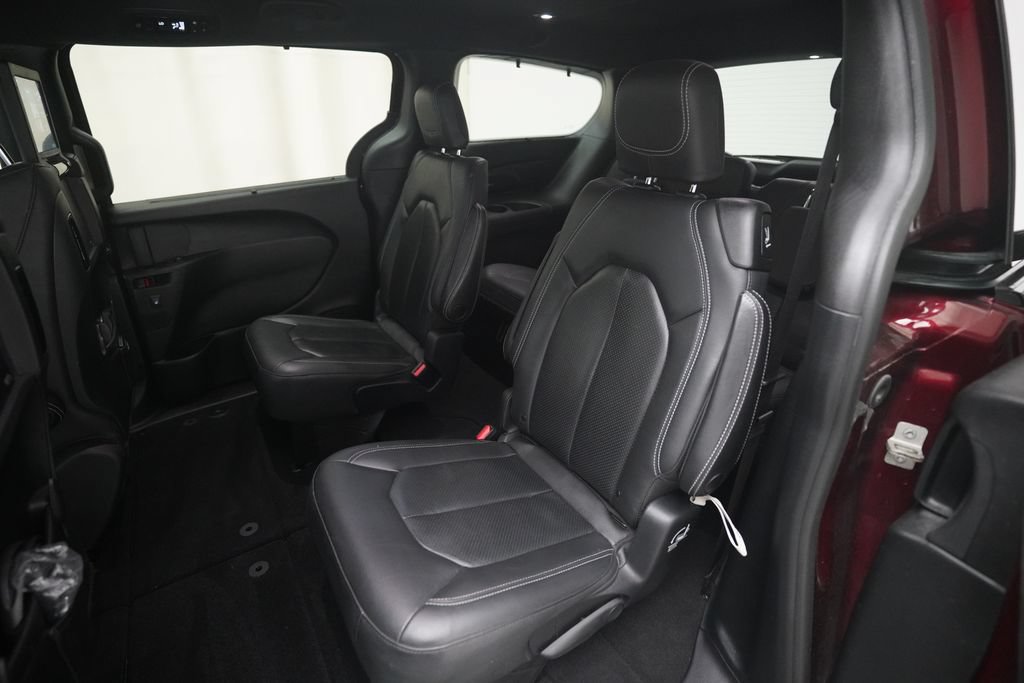 Used 2020 Chrysler Pacifica Touring-L Plus w/ S Appearance Package FWD image 16