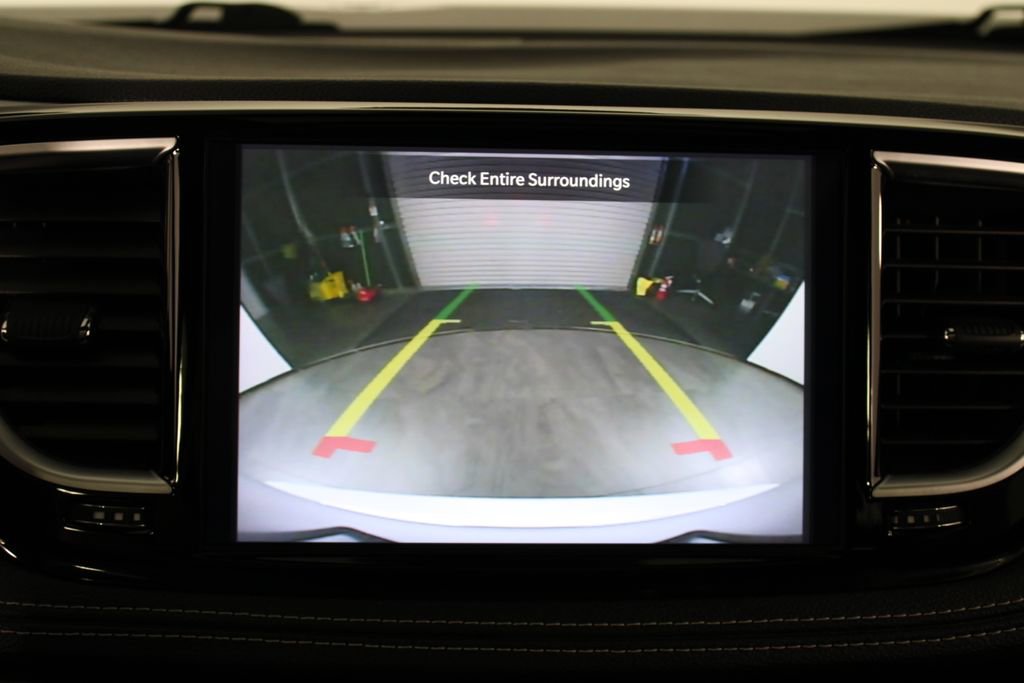 Used 2025 Chrysler Pacifica Limited image 28