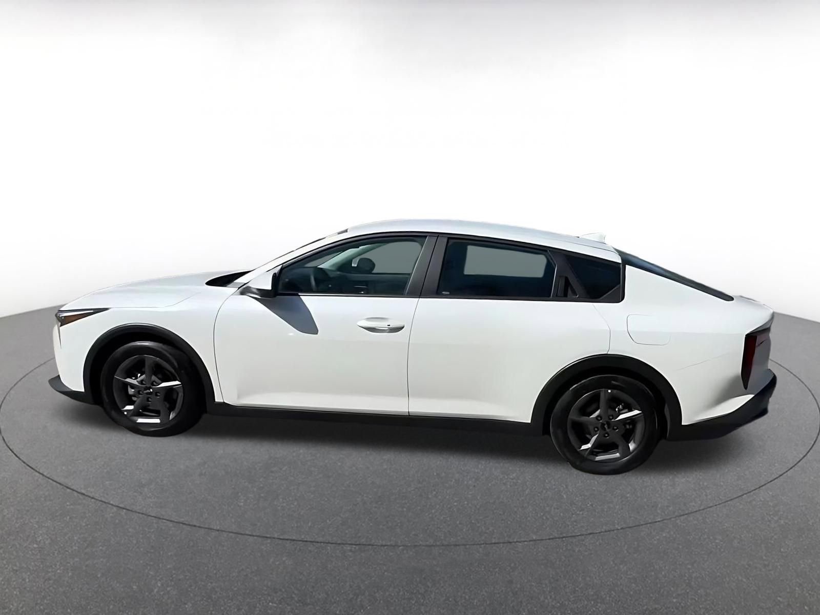 Used 2025 Kia K4 LXS image 9