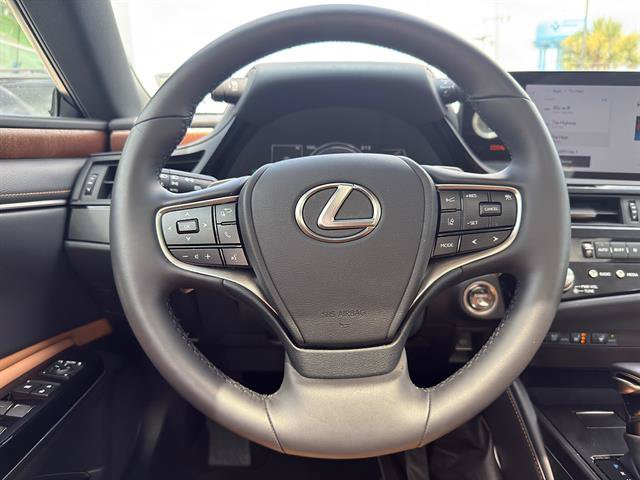 Certified 2025 Lexus ES 300h w/ Premium Package FWD image 16