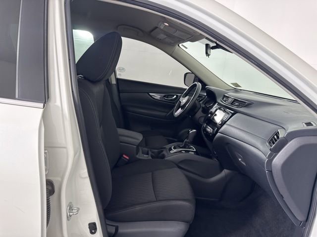 Used 2019 Nissan Rogue SV image 16