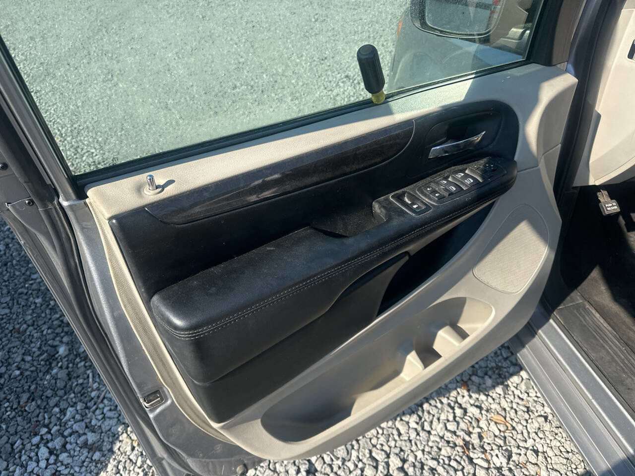 Used 2016 Dodge Grand Caravan SXT w/ UConnect Hands-Free Group FWD image 11