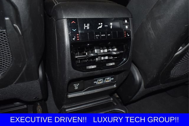 Used 2023 Jeep Grand Cherokee L Limited w/ Luxury Tech Group II AWD/4WD image 29