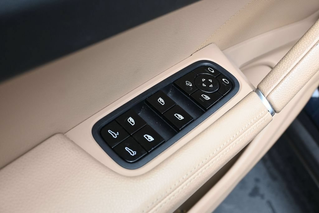 Certified 2019 Porsche Cayenne AWD/4WD image 9