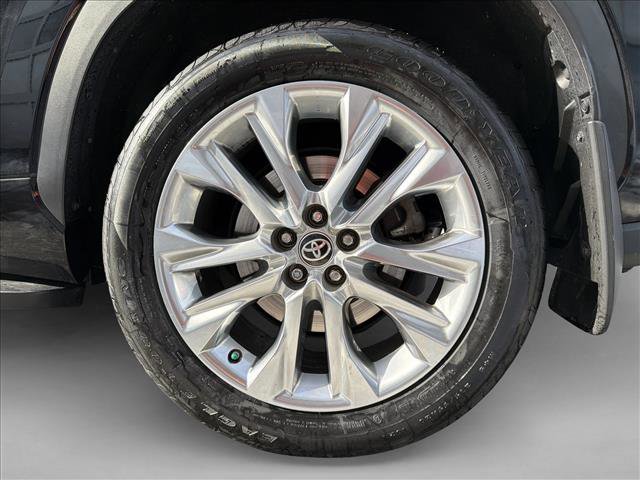Used 2022 Toyota Highlander Limited image 9