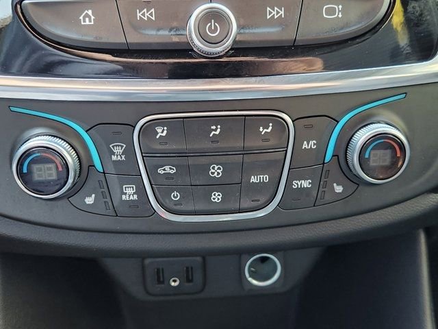 Used 2023 Chevrolet Traverse LT image 22