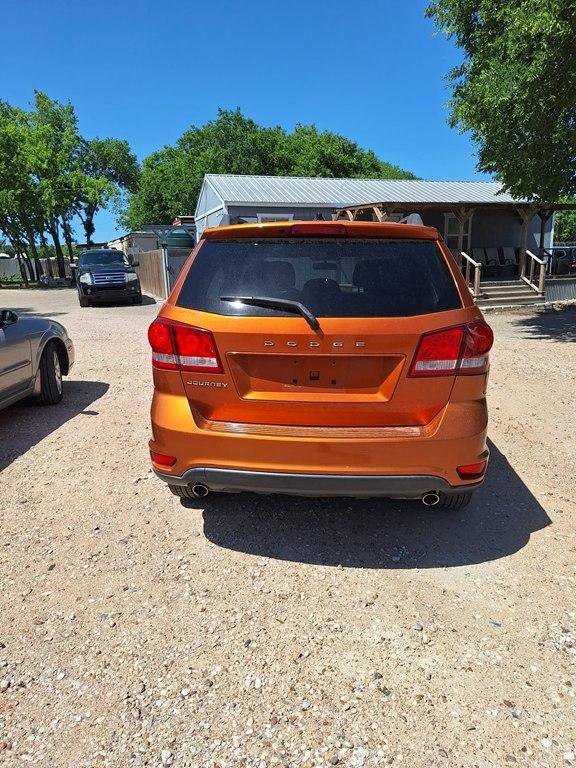 Used 2011 Dodge Journey Mainstreet w/ Popular Equipment Group FWD image 2