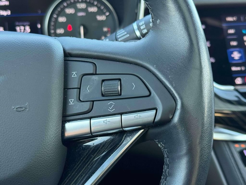 Used 2023 Cadillac XT6 Premium Luxury w/ Technology Package AWD/4WD image 26