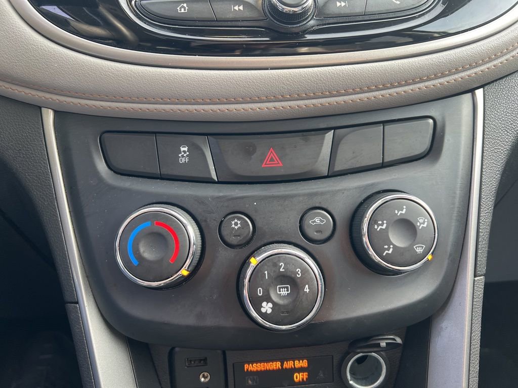 Used 2018 Chevrolet Trax LT w/ Sun & Sound Package image 20