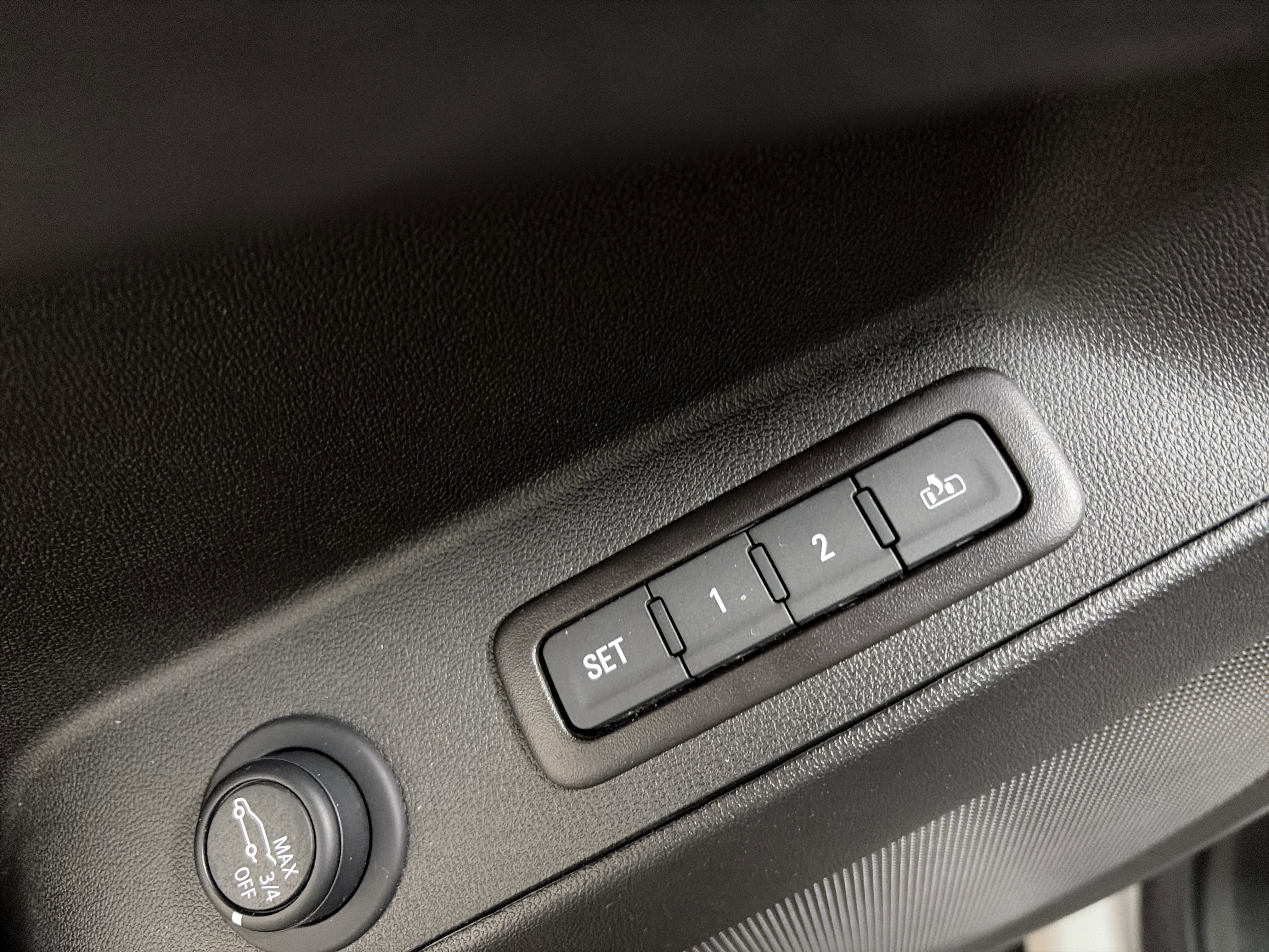 Used 2022 Chevrolet Equinox Premier AWD/4WD image 26