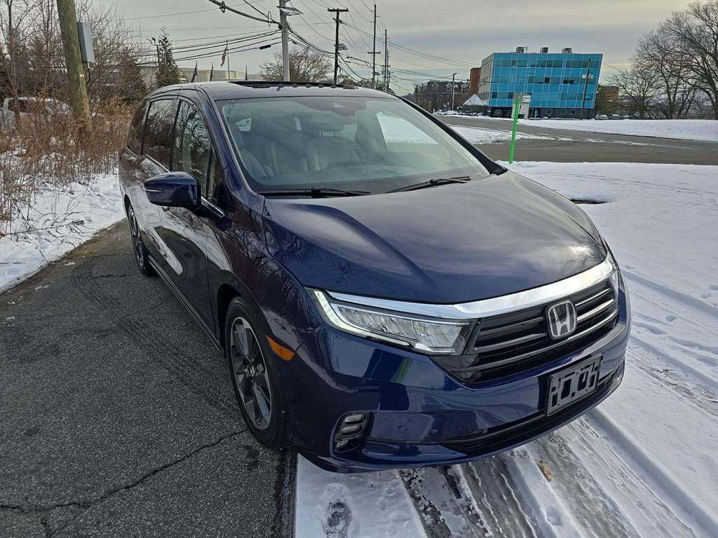 Used 2023 Honda Odyssey Elite image 3