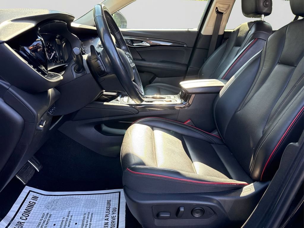 Used 2022 Buick Envision Essence w/ Technology Package II image 9