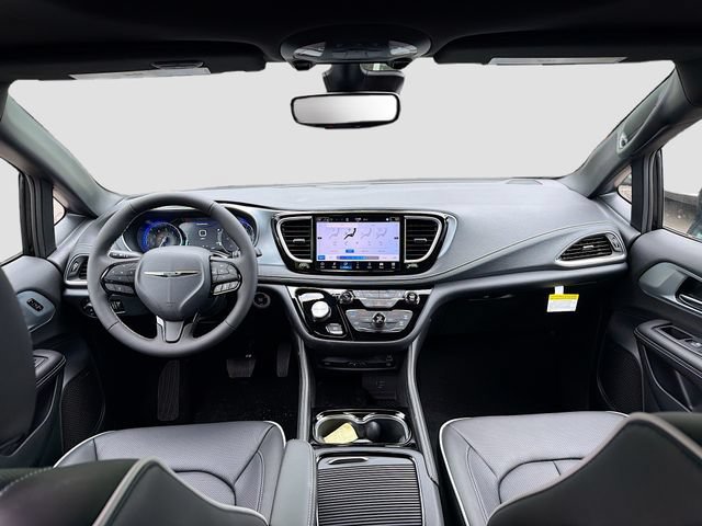 New 2026 Chrysler Pacifica Limited w/ Uconnect Theater Family Group FWD image 21