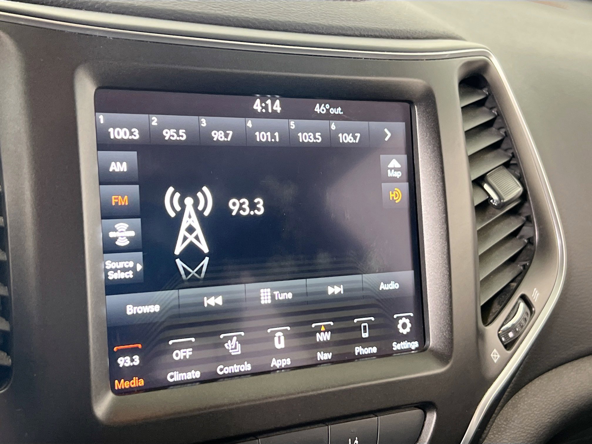 Used 2022 Jeep Cherokee Trailhawk w/ Sun, Sound & Nav Group image 15