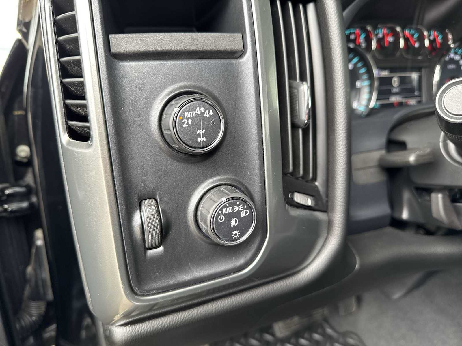 Used 2018 Chevrolet Silverado 1500 LT w/ All Star Edition AWD/4WD image 24