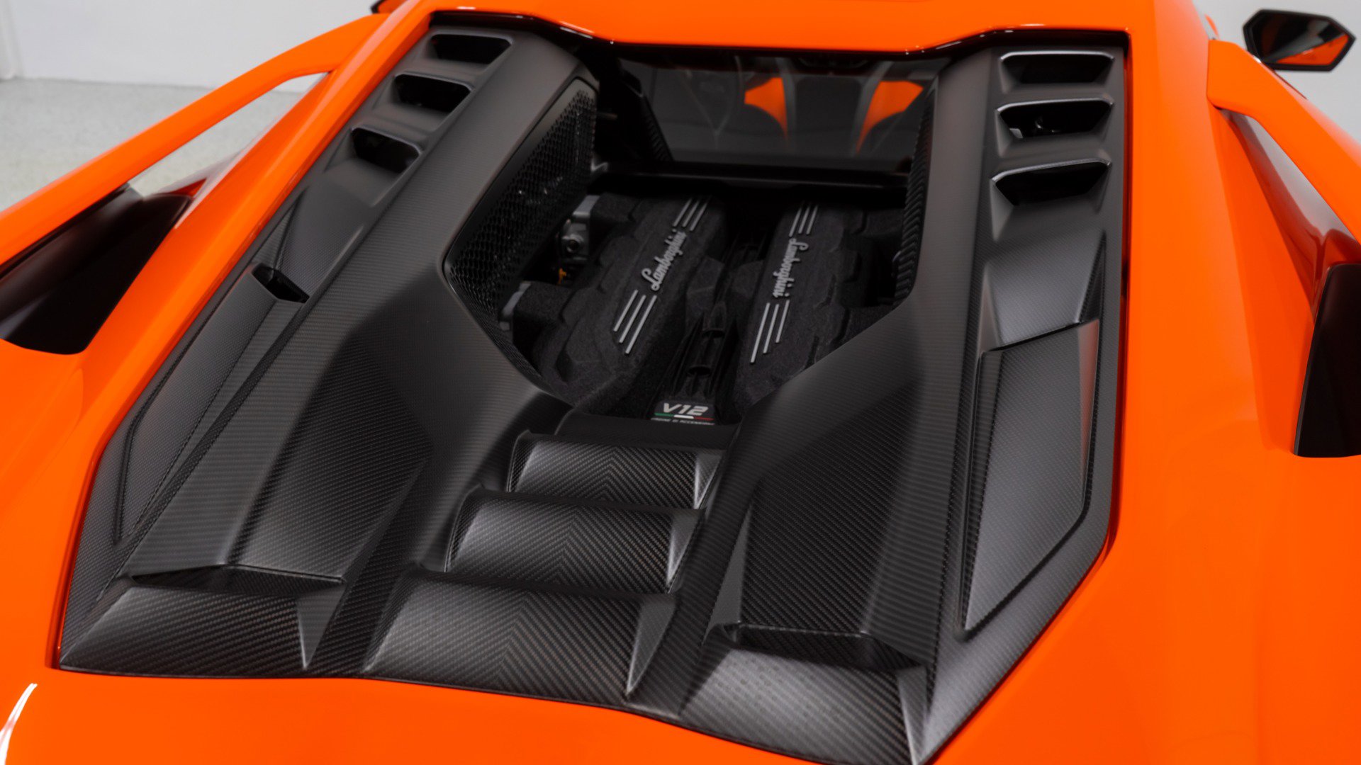 Used 2025 Lamborghini Revuelto image 29