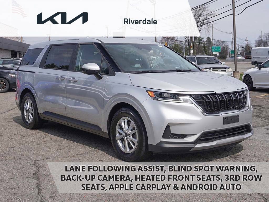 Used 2023 Kia Carnival LX image 1