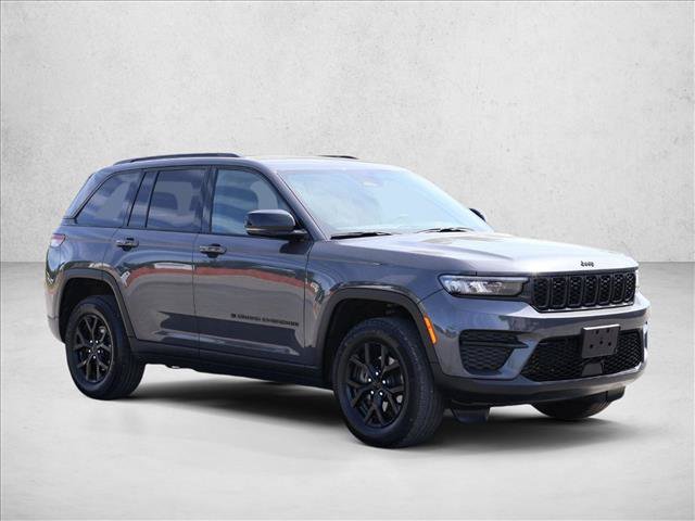 Used 2024 Jeep Grand Cherokee Altitude AWD/4WD image 3
