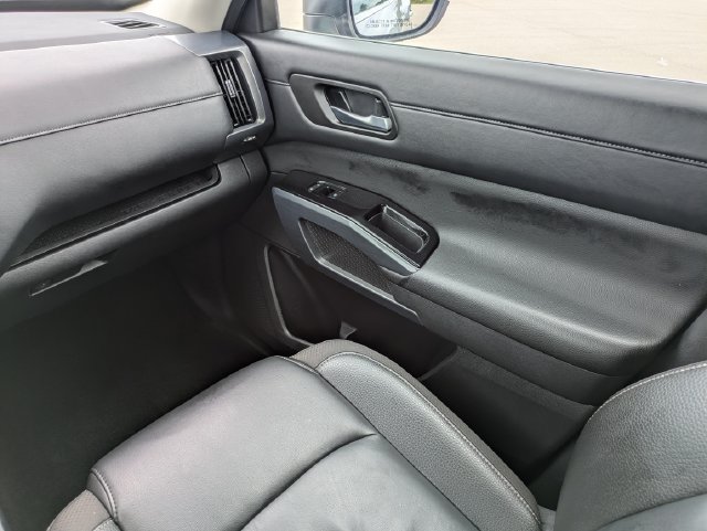 Used 2025 Nissan Pathfinder SL AWD/4WD image 20