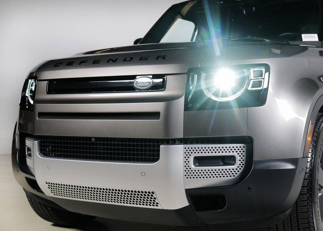 Used 2025 Land Rover Defender 110 S image 26