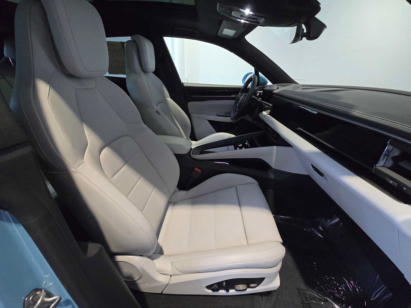 Used 2025 Porsche Macan Electric RWD image 11