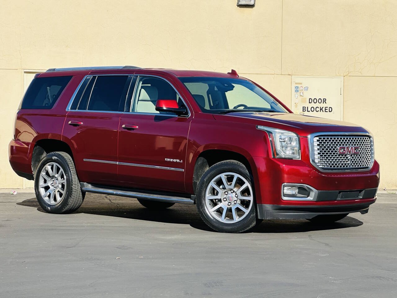 Used 2016 GMC Yukon Denali w/ Open Road Package AWD/4WD image 2