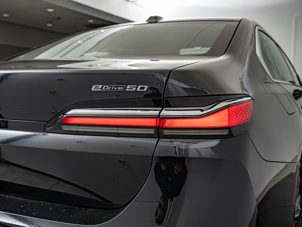 Used 2024 BMW i7 eDrive50 RWD image 15