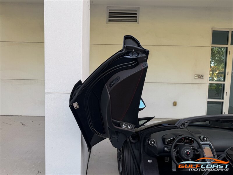 Used 2014 McLaren MP4-12C Spider RWD image 23