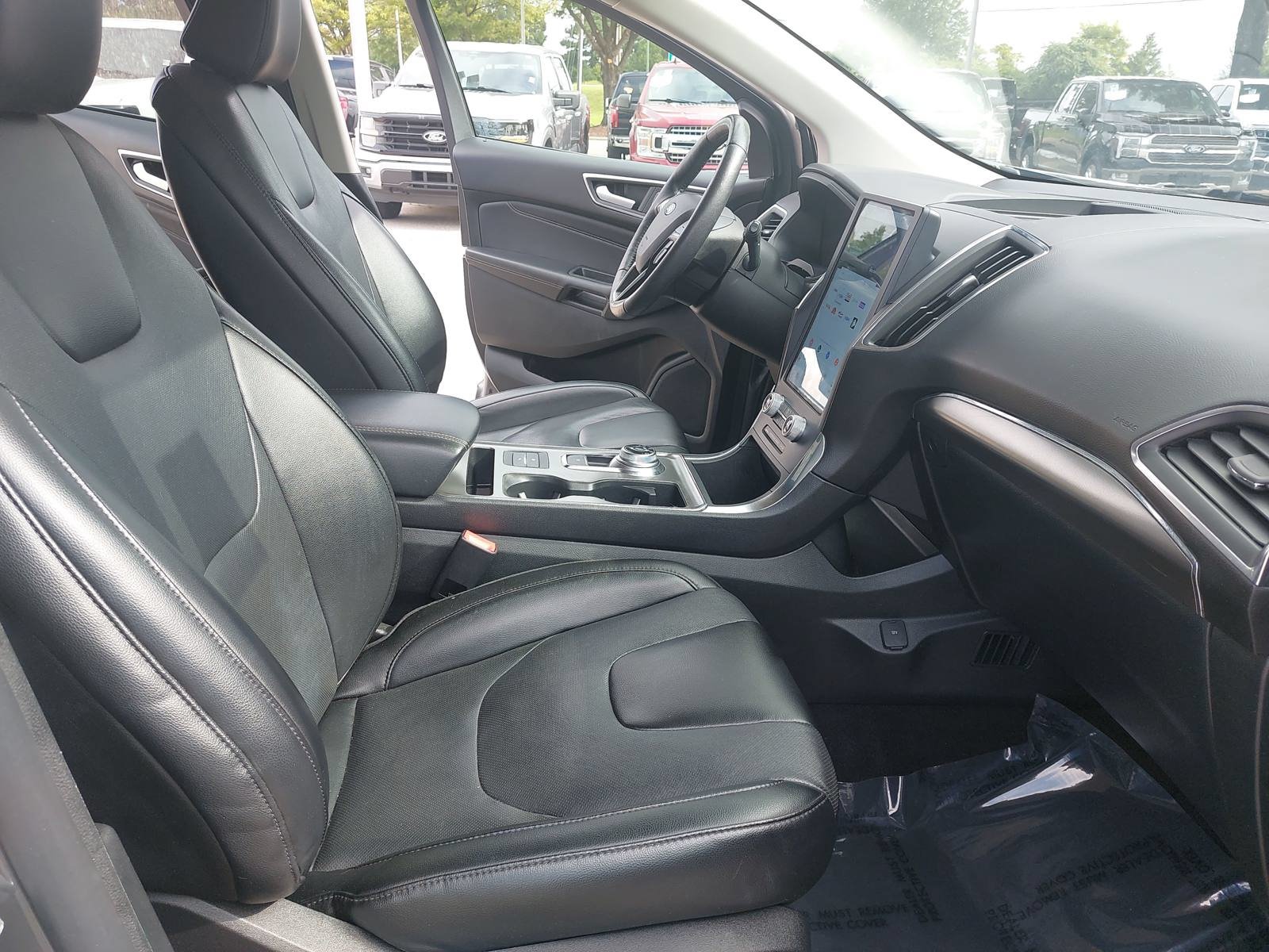 Used 2022 Ford Edge Titanium w/ Equipment Group 301A AWD/4WD image 10