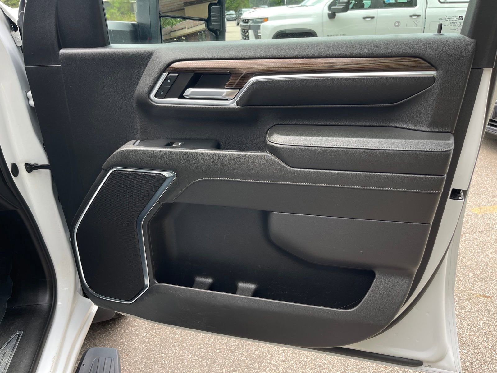 Used 2024 Chevrolet Silverado 2500 LT image 9