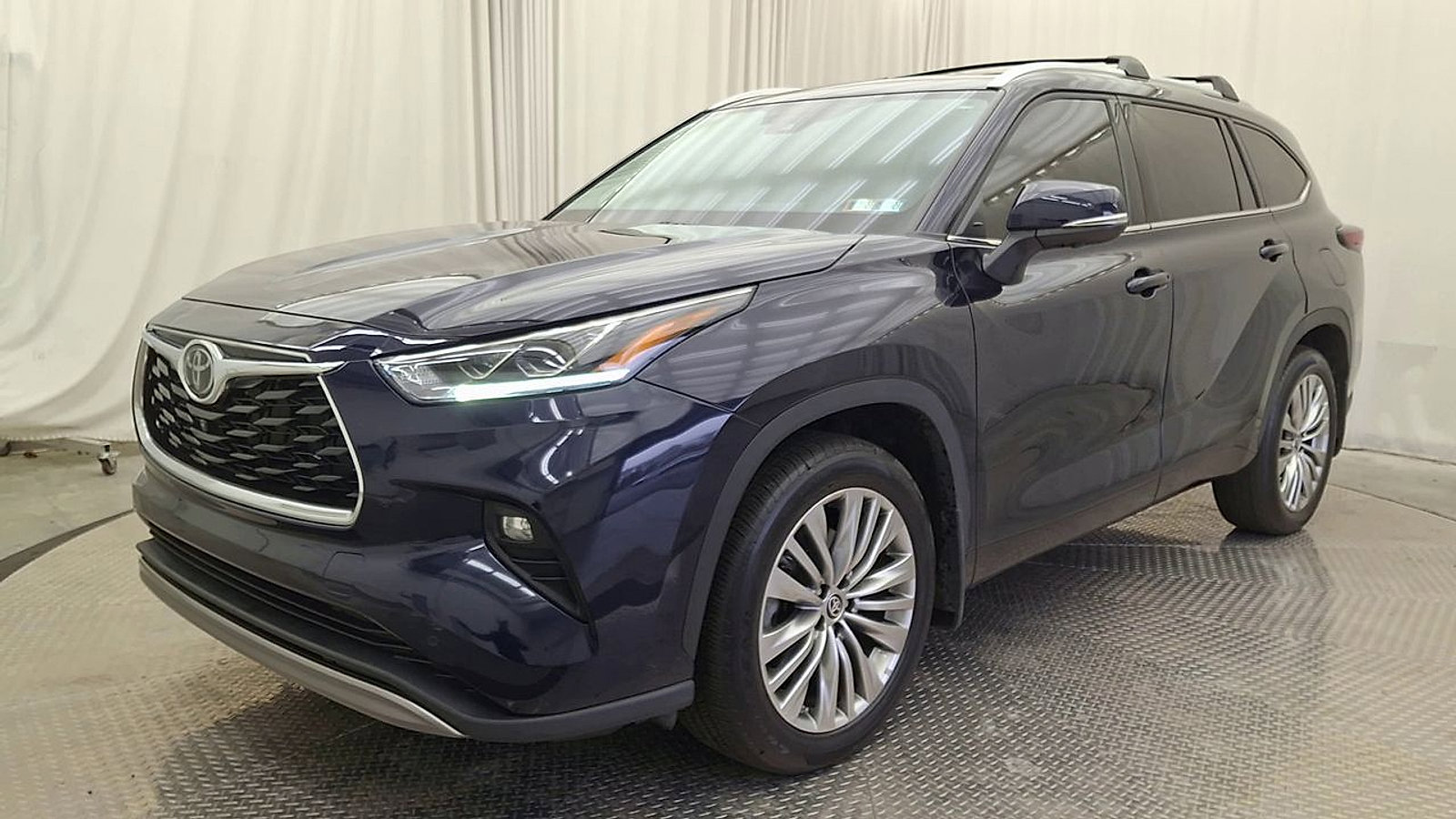 Used 2024 Toyota Highlander Platinum image 7