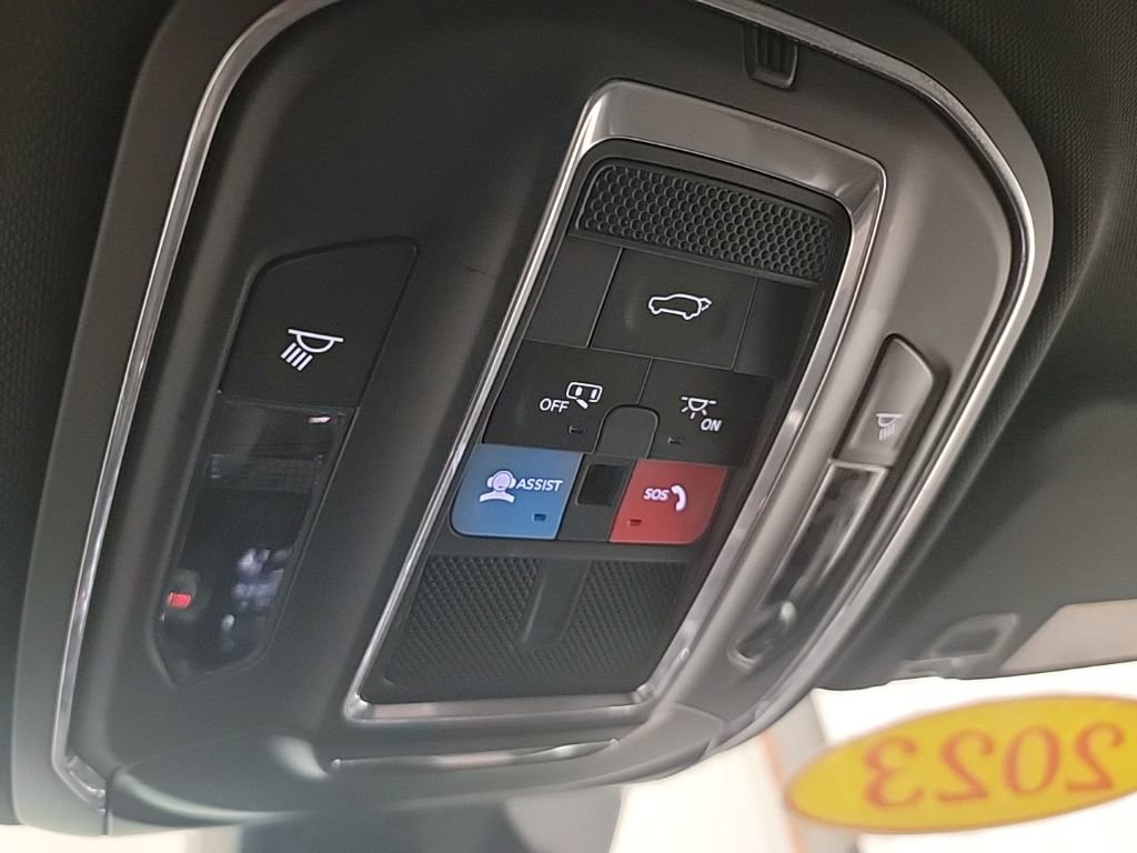 Used 2023 Jeep Grand Cherokee Altitude AWD/4WD image 21