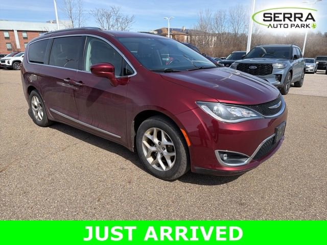 Used 2018 Chrysler Pacifica Touring-L Plus image 2