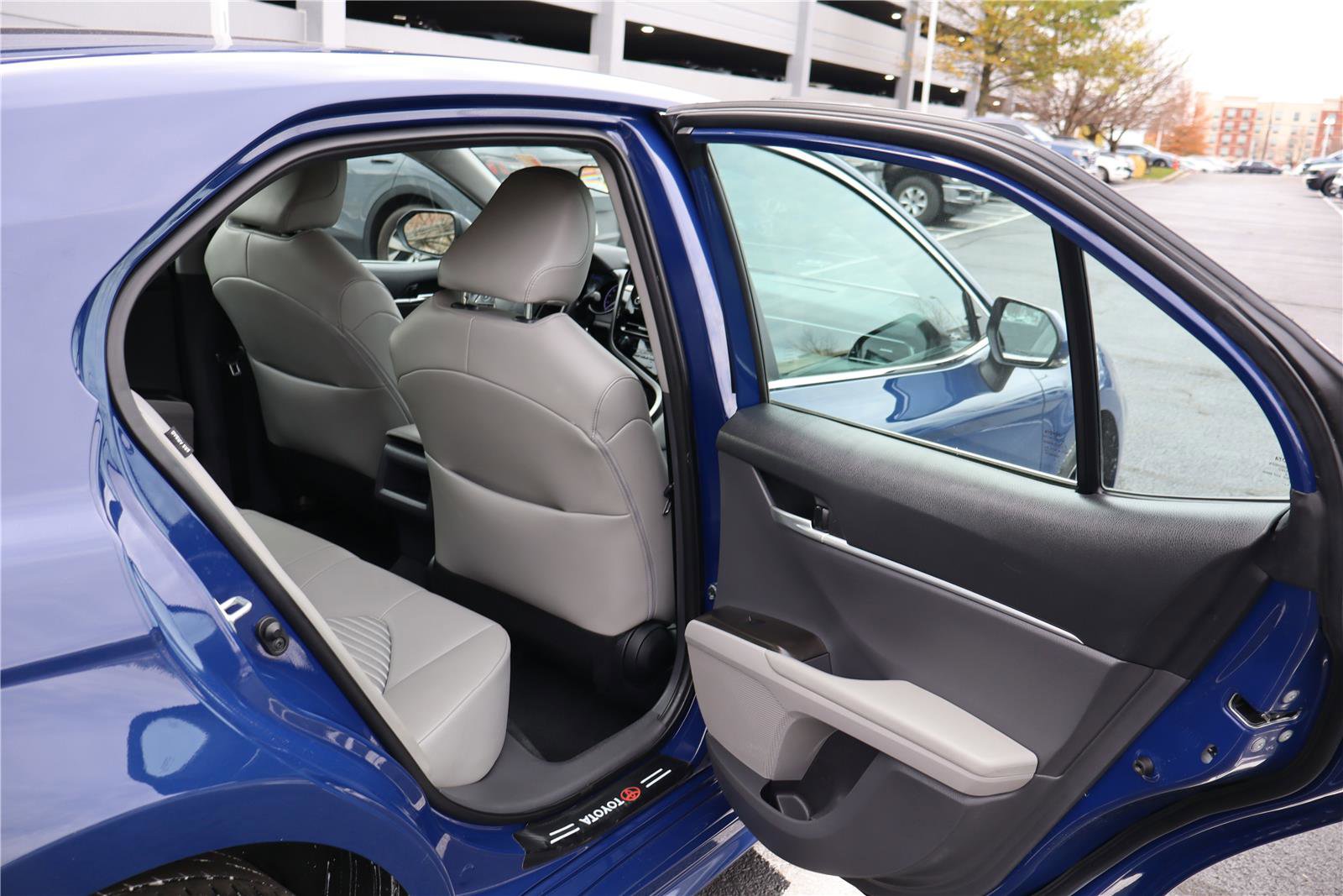 Used 2023 Toyota Camry SE image 28