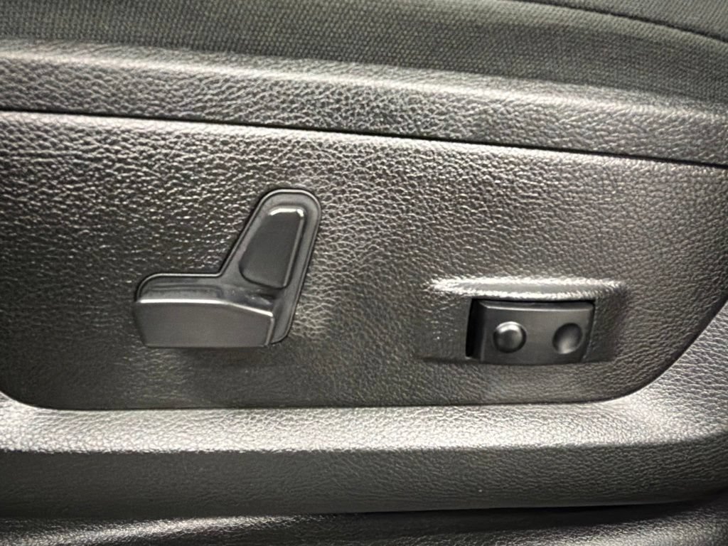 Used 2025 RAM 2500 Big Horn AWD/4WD image 23