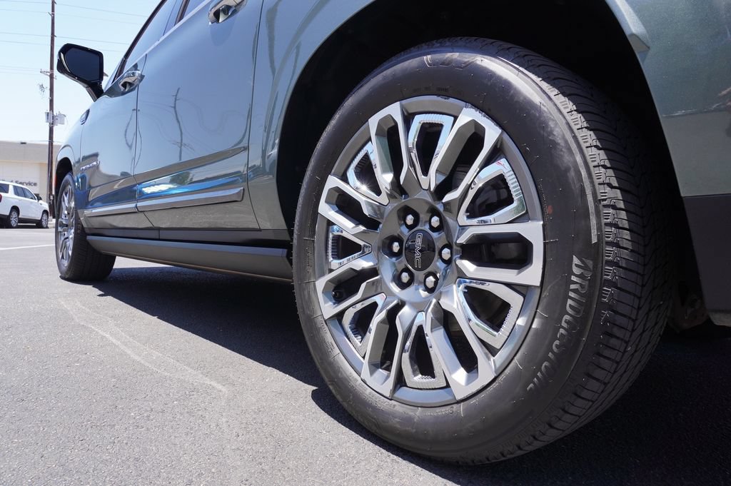 Certified 2023 GMC Yukon XL Denali Ultimate AWD/4WD image 6