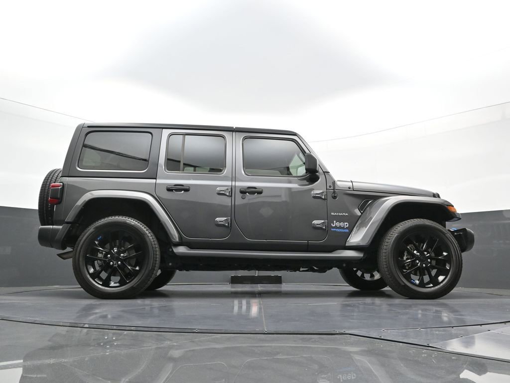 Used 2022 Jeep Wrangler Unlimited Sahara w/ Cold Weather Group AWD/4WD image 27